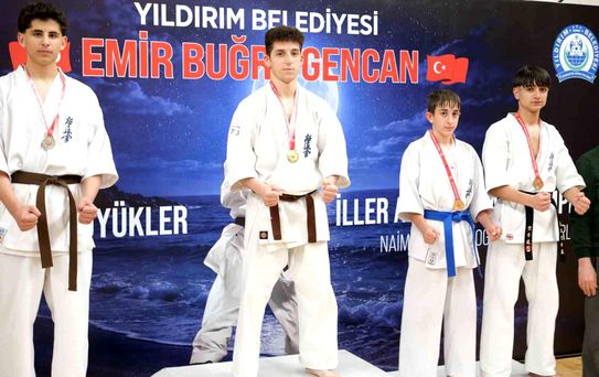 Yıldırımlı karatecilerden madalya yağmuru