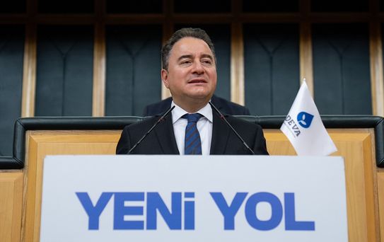 Ali Babacan’dan televizyonlara sert eleştiri: Toplumu çürüten yayınlar bilinçli
