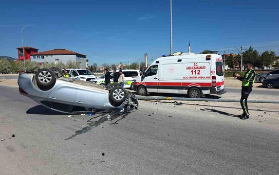 Kütahya'da Otomobil Ters Döndü, Sürücü Yaralandı