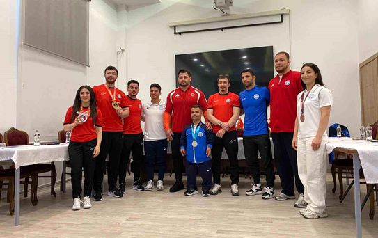 Rıza Kayaalp: 'Aktif güreş yapmayan Taha Akgül rekoru kırmaya daha yakın'