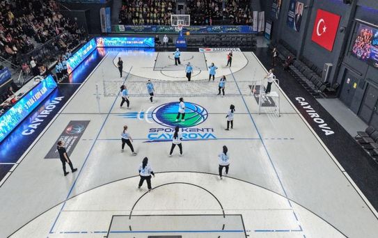 Çayırova'da kadınlar voleybol dostluk maçında buluştu