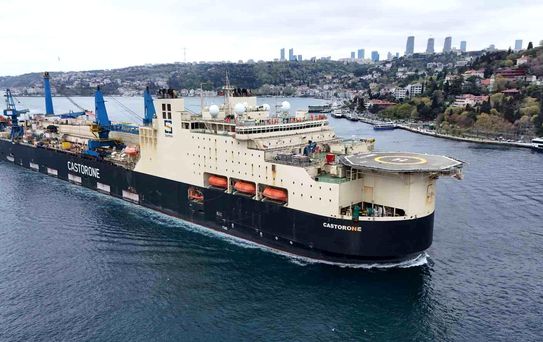 Castorone, İstanbul Boğazı'ndan Geçti