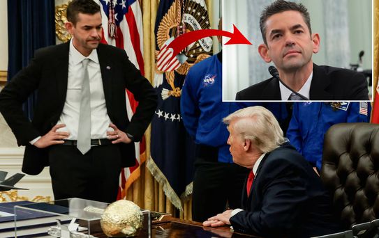 Trump, NASA Başkanı'nın büyük kulaklarıyla dalga geçti