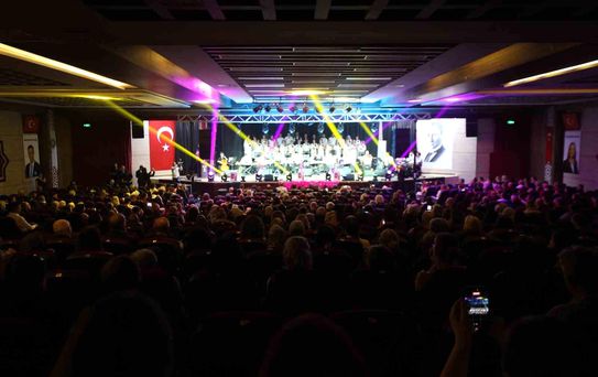 Yunusemre Türk Müziği Topluluğundan unutulmaz konser