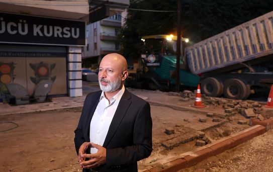 Başkan Çolakbayrakdar; 'Gece gündüz çalışıyor, şehri geleceğe hazırlıyoruz'