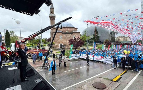 HAK-İŞ Başkanı Arslan: 'Türkiye'nin bütün meydanları Taksim Meydanı'dır'