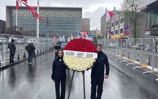 HEP-SEN 1 Mayıs'ı Taksim'de kutladı