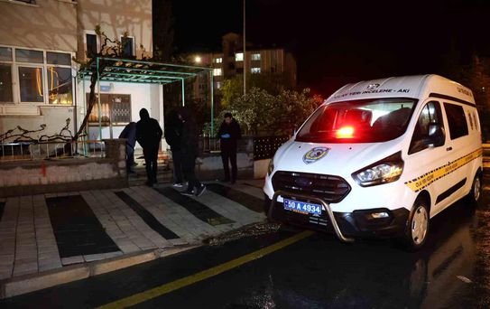 Babasını bıçakladı, arkasına bile bakmadan kaçtı