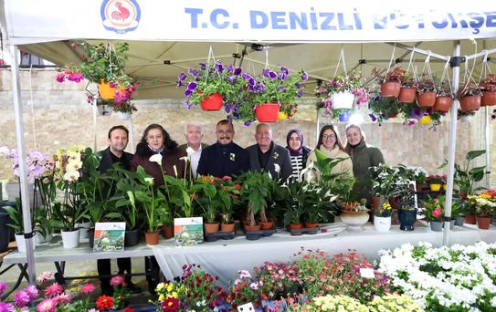 Honaz Ata Tohumu Şenliğinde binlerce tohum ve fide vatandaşlara dağıtıldı