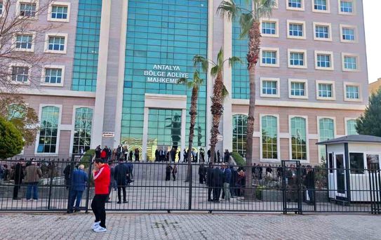 Muhittin Böcek'in de yargılandığı davada 'tehdit' ve 'menfaat' iddiaları
