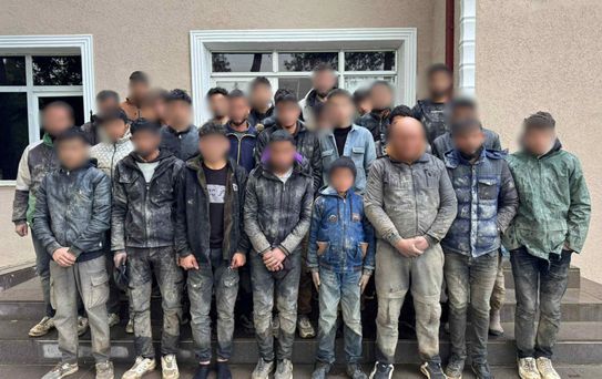 Yayladağı’nda jandarmadan nokta operasyon: 37 göçmen yakalandı