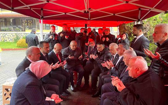 Binali Yıldırım Durmazoğlu ailesine taziyede bulundu