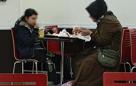 Hamburger zincirindeki ayrımcılık için harekete geçildi