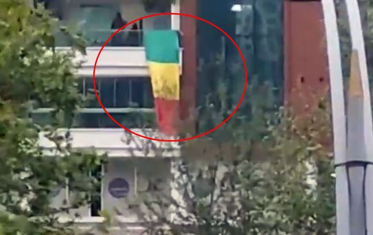 Şehri karıştıran bayrak! Polis evi bastı, gerçek sonradan ortaya çıktı