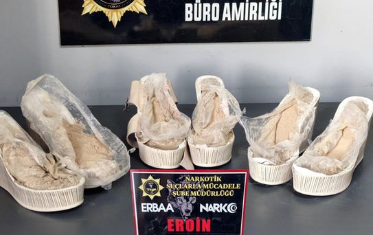 Kadın ayakkabılarının içinden uyuşturucu çıktı