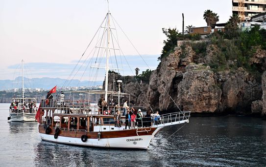 Hıdırellez Dilekleri Akdeniz'e Bırakıldı