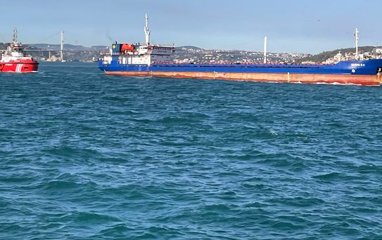İstanbul Boğazı'nda gemi arızası! Trafik askıya alındı
