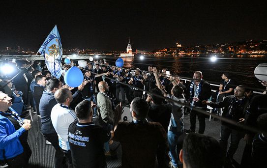 Erzurumspor FK, şampiyonluğu İstanbul Boğazı'nda kutladı! Başkandan yeni stat müjdesi