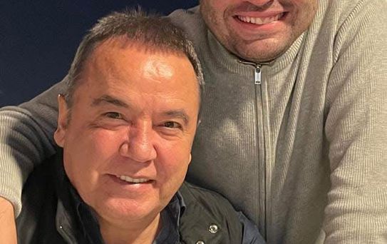 Gökhan Böcek ofisteyken, 4 kez para getirip bırakmış