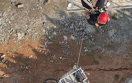 Mezitli'de Asılı Kalan İşçiler Kurtarıldı