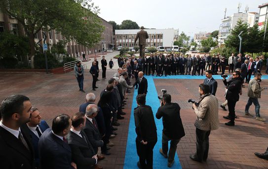 Yeni Aydın Valisi Osman Varol'u karşılama töreninde protokol krizi