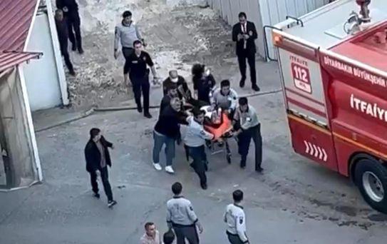 Diyarbakır'da Otelde Yangın: 13 Yaralı