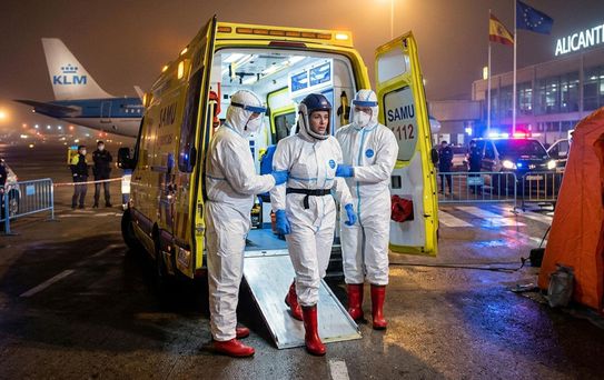 İspanya'da alarm: Hantavirüsten ölen biriyle aynı uçakta bulunan kadın hastaneye kaldırıldı