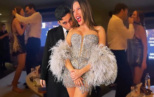 Serenay Sarıkaya ve Mert Demir aşk dolu danslarıyla romantizmin dibine vurdu