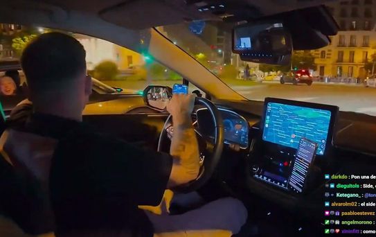 Canlı yayın sırasında Mbappe ve Ester ile karşılaştı