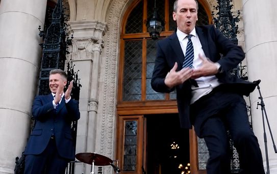 Macaristan'da yeni dönem dansla başladı, yeni sağlık bakanı meydanı danslarıyla coşturdu