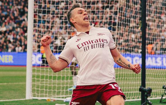 Arsenal ölüp ölüp dirildiği maçta 3 puana uzandı