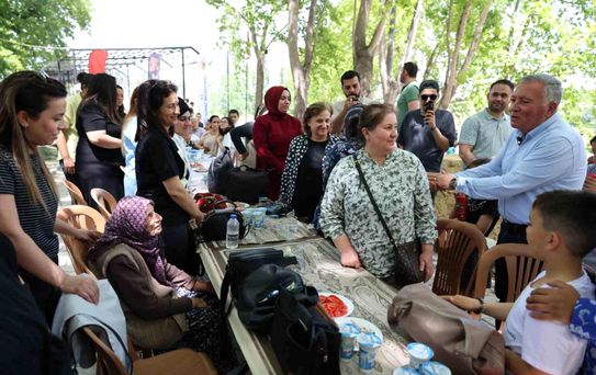 Honaz Belediyesi tarafından düzenlenen Anneler Günü etkinliğine yoğun katılım