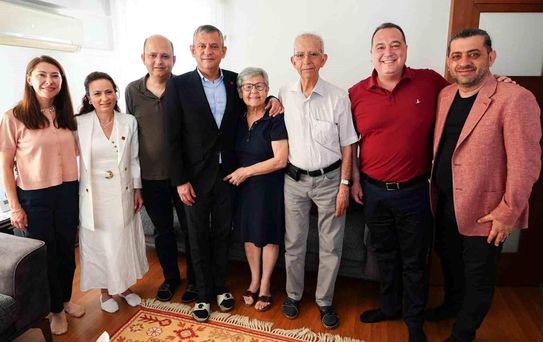 Özgür Özel'den Anneler Günü'nde duygu dolu ziyaret