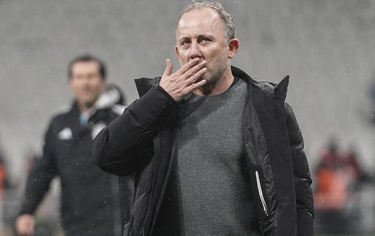 Beşiktaş'ta Sergen Yalçın için karar çıktı