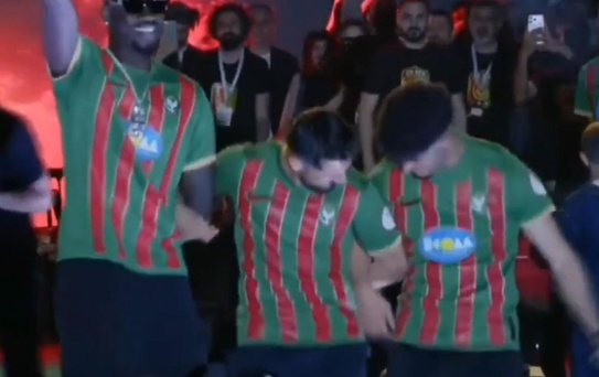 Kutlamalara damga vurdu! Diagne'den geceyi sallayan hareket 