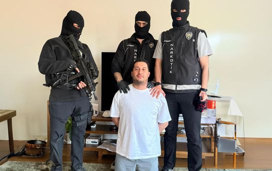 MİT ve Narkotik'ten ortak operasyon! Uyuşturucu baronu İstanbul'da yakalandı