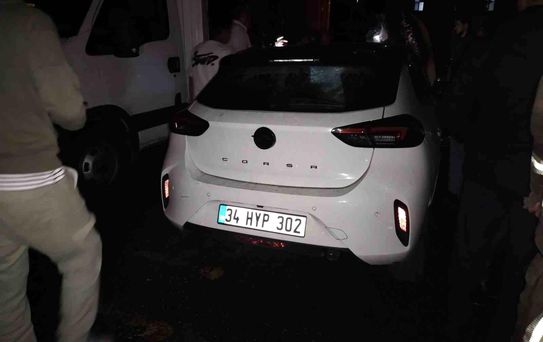 Üsküdar'da Oto Yangını Üç Araca Sıçradı