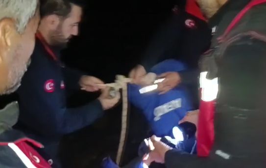 Sağanakta Mahsur Kalan Adam Kurtarıldı