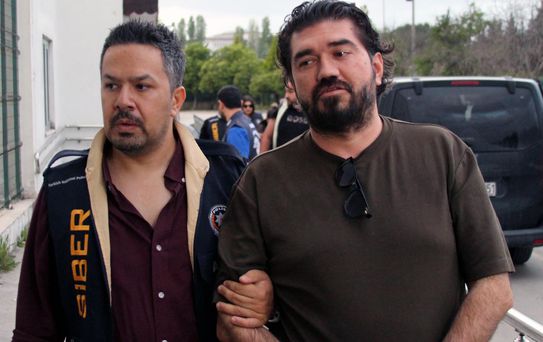 Elindeki kelepçeyi montla örten Rasim Ozan Kütahyalı: Bir yanlış anlaşılma var