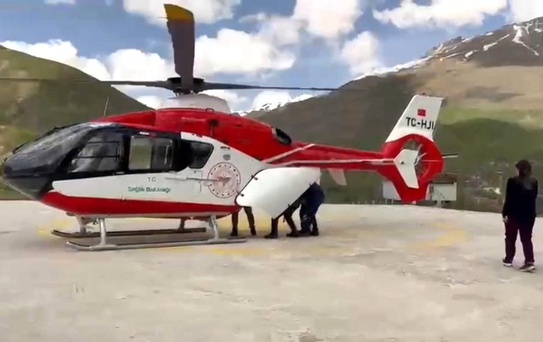 78 Yaşındaki Hasta Helikopterle Hastaneye Sevk Edildi