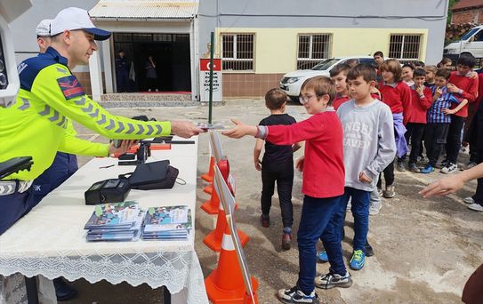 Giresun'da Köy Okullarına Trafik Eğitimi