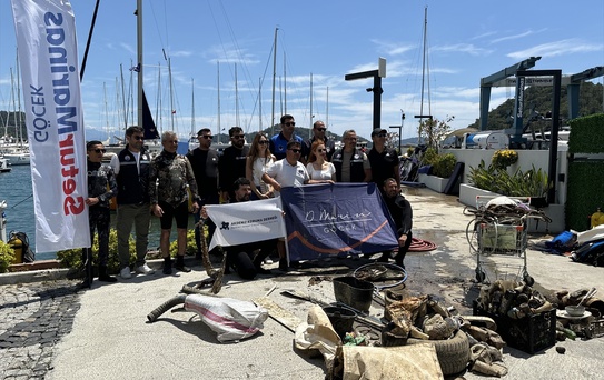 Dalgıçlar Deniz Dibi Temizliği Yaptı
