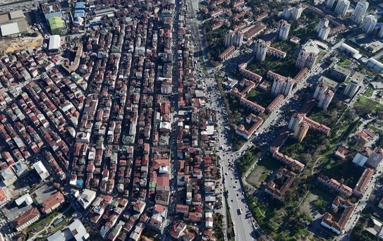 İstanbul'da hayatın iki farklı yüzü aynı karede