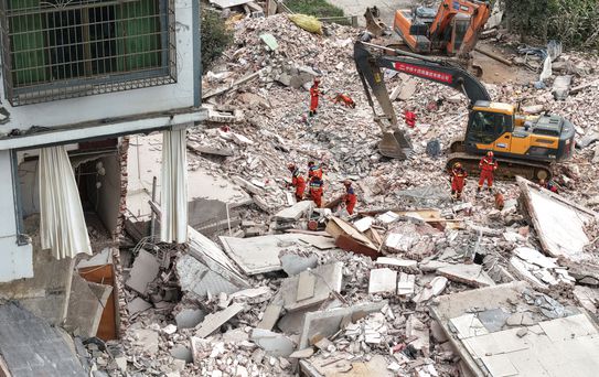 Çin'de 5.2 büyüklüğünde deprem! 2 kişi hayatını kaybetti