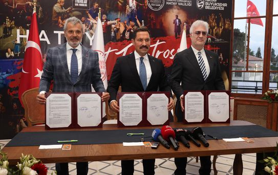 Devlet Tiyatroları tarihi Hatay Meclis Binası’nda perdelerini açtı