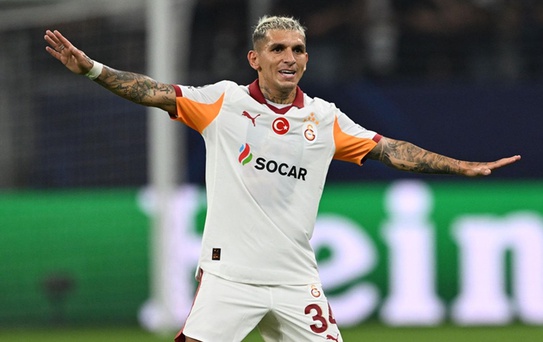Transferle anılıyordu! Lucas Torreira o takımın maçında görüntülendi
