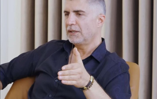 Yaptığı açıklama ortalığı karıştıracak! Özcan Deniz, kavgalı olduğu annesinin filmini çekiyor