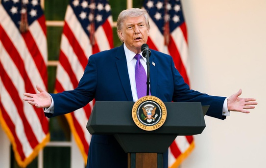 Trump kafa karıştıran sosyal medya paylaşımlarına yine başladı