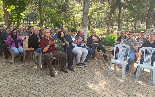 Pazaryeri'nde bayram arifesinde geleneksel kabir ziyareti