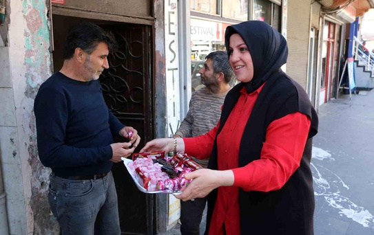 Bayramda Dayanışma: Dilek Demir'in İkramları